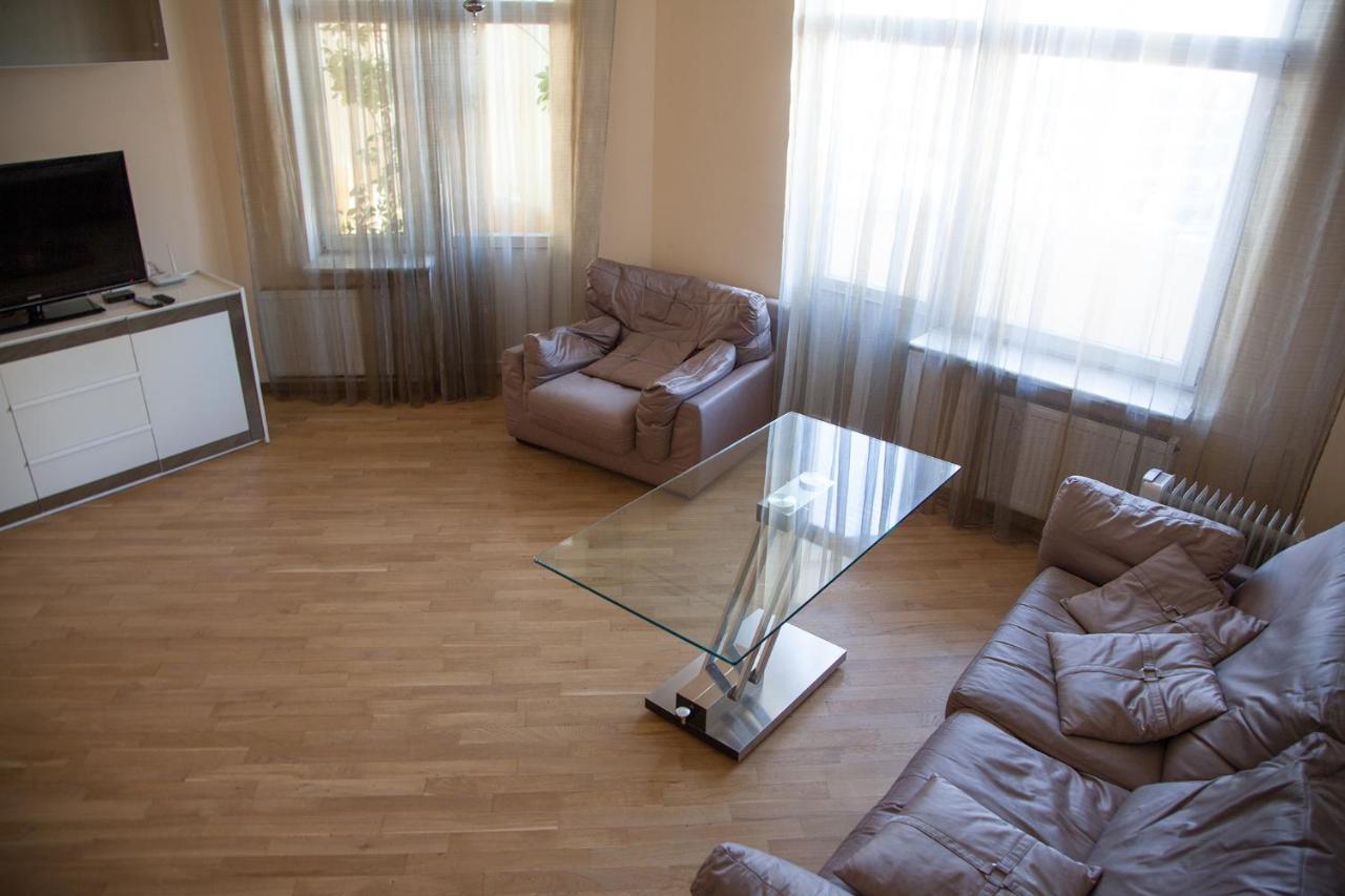 Two Bedroom Apartment With Balcony Kiev Bagian luar foto